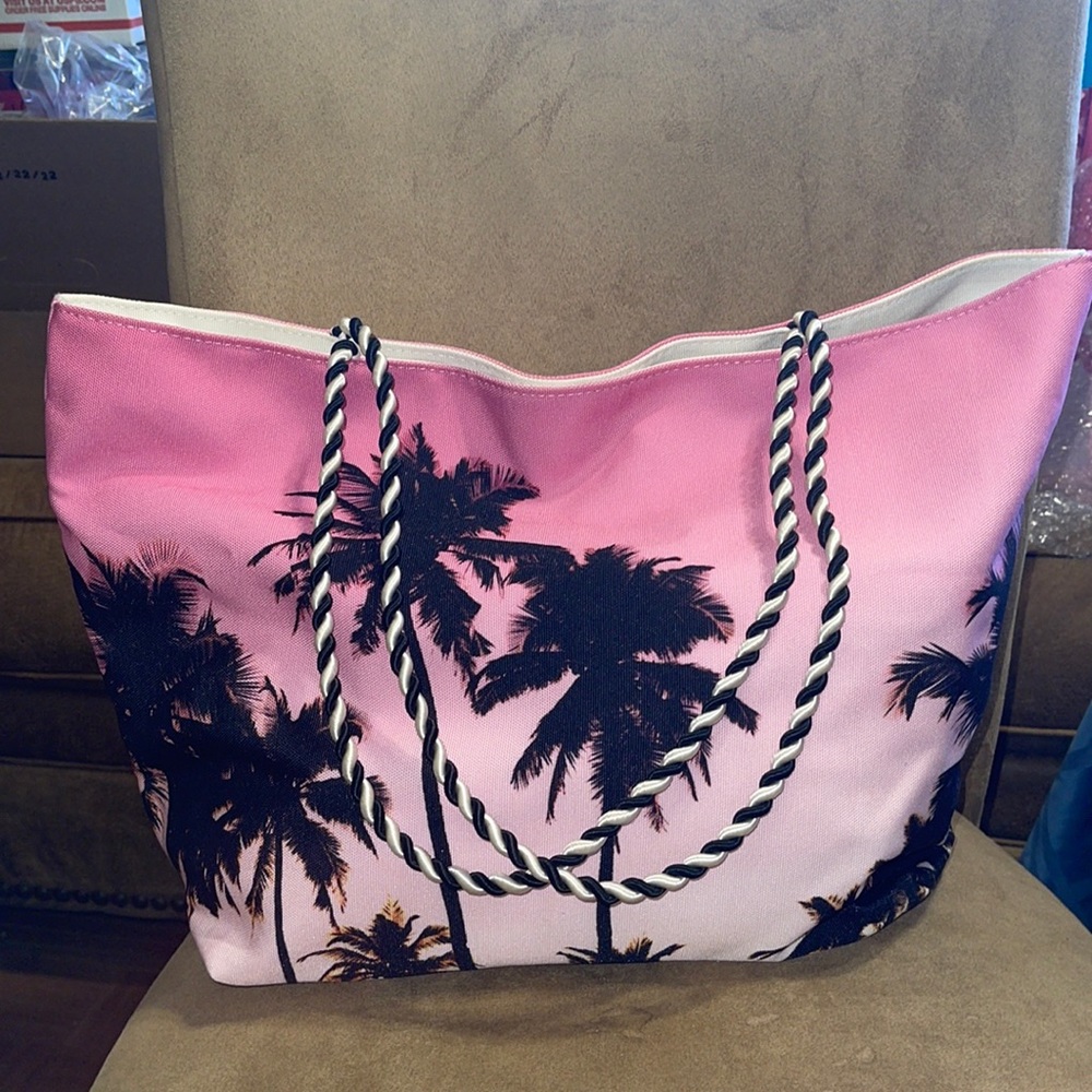 🛍️3/$20 - AVON Summer Beauty Tote